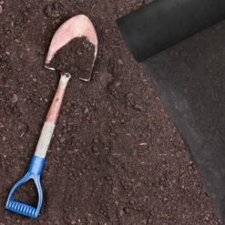 Relaxdays Toile Paillage Anti-mauvaises Herbes 50m Bâche Tissée Toile 50g/m² Géotextile, Résiste UV, Antidéchirure, Noir 9 Relaxdays Toile Paillage Anti-mauvaises Herbes 50m Bâche Tissée Toile 50g/m² Géotextile, Résiste UV, Antidéchirure, Noir -Promos Jardin Noble Magasin 13700097 3