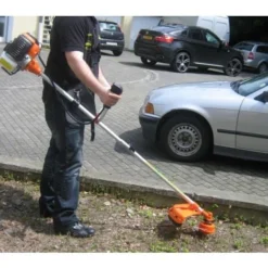 Varan Motors - TT-BC520 Débroussailleuse Thermique 52 Cc 3CV Moteur 2 Temps -Promos Jardin Noble Magasin 138723 3