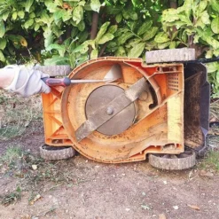 Grattoir De Jardin à  Main -Promos Jardin Noble Magasin 45888754 4